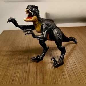 Jurassic World Slash ‘N Battle Scorpios Rex Action Figure​